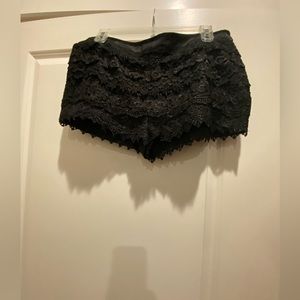 SANS SOUCI NWOT LACE SHORTS  SIZE-L more like a medium, these are VINTAGE